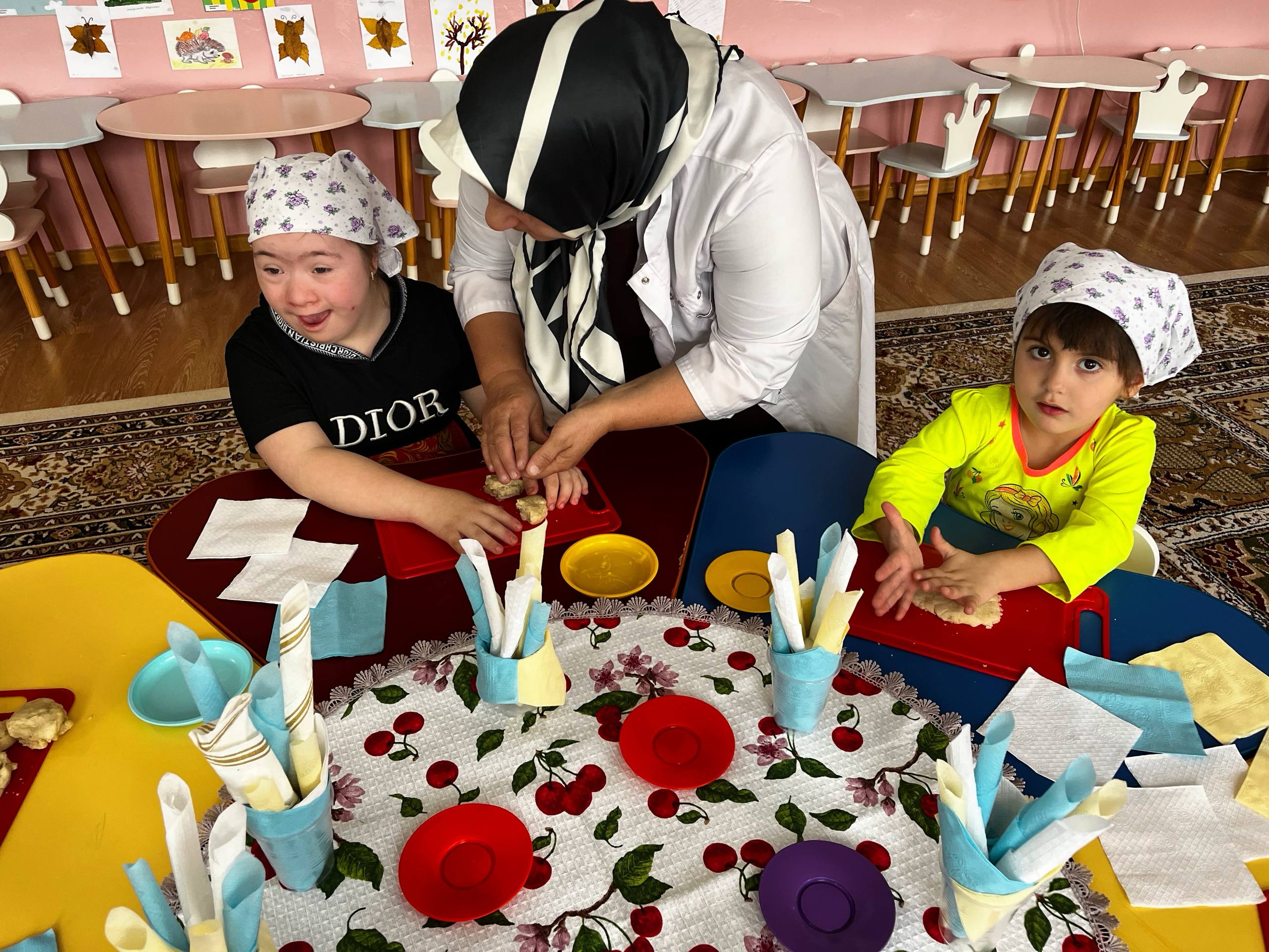 Групповое занятие по лепке из соленого теста «Угощение для Мишки»