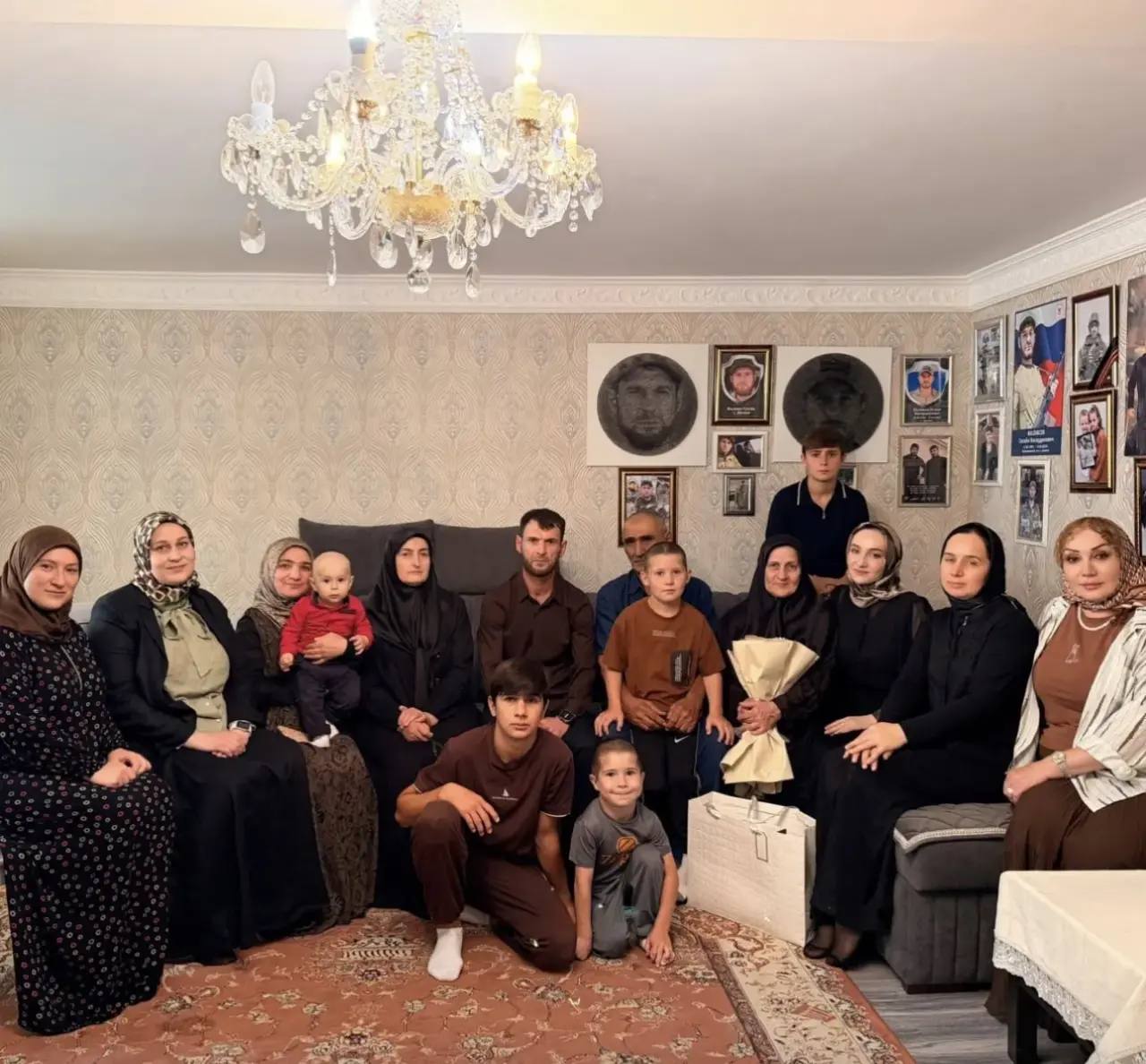 «Память и поддержка: Казбековский район присоединился  к акции „Мама Героя“»